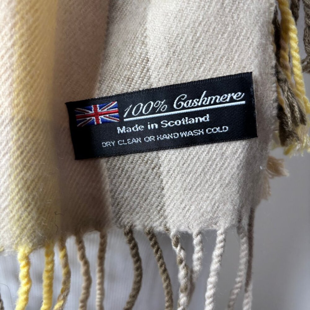 100% Cashmere Made in Scotland Plaid Check Beige Camel Yellow Fringe Scarf - Picture 2 of 6
